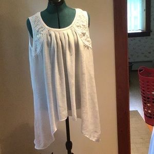 Pretty sleeveless, white top